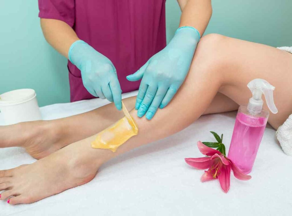 Full legs waxing in Marathahalli – Book now at our top-rated beauty parlour near Marathahalli for silky legs!